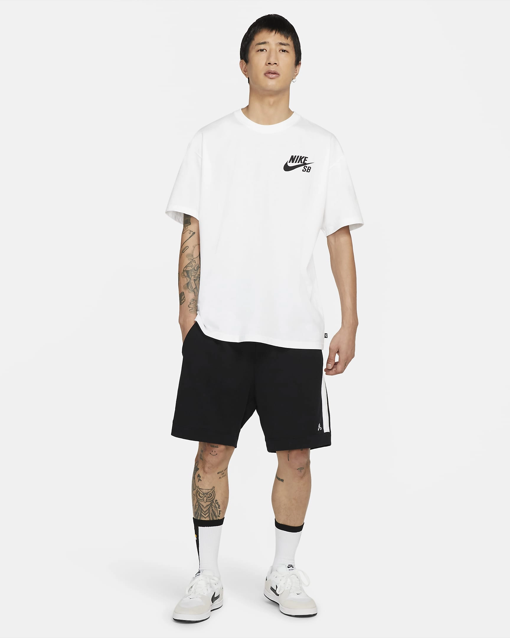 Nike SB Logo Skate T-skjorte: Kjør gateløp med stil, ikonisk design for ekte skatere i Norge!
